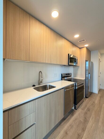 Building Photo - 73 NW 30th St