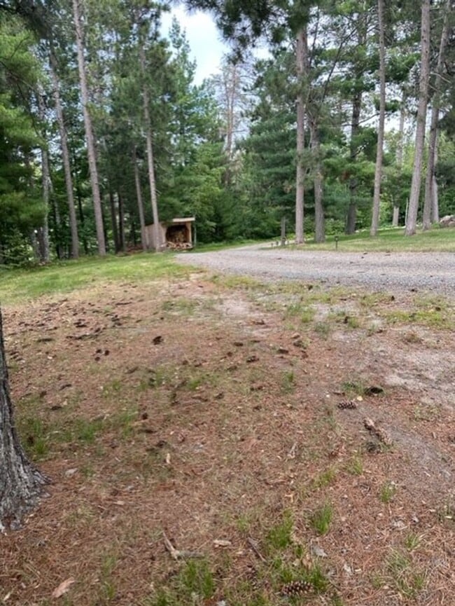 Building Photo - East Twin Lake Home - 3 BR, 2 Bath Single ...