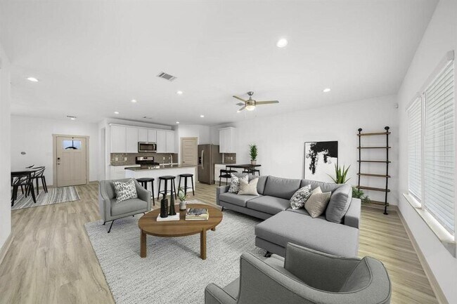 Building Photo - 823 Starcross Bnd Dr