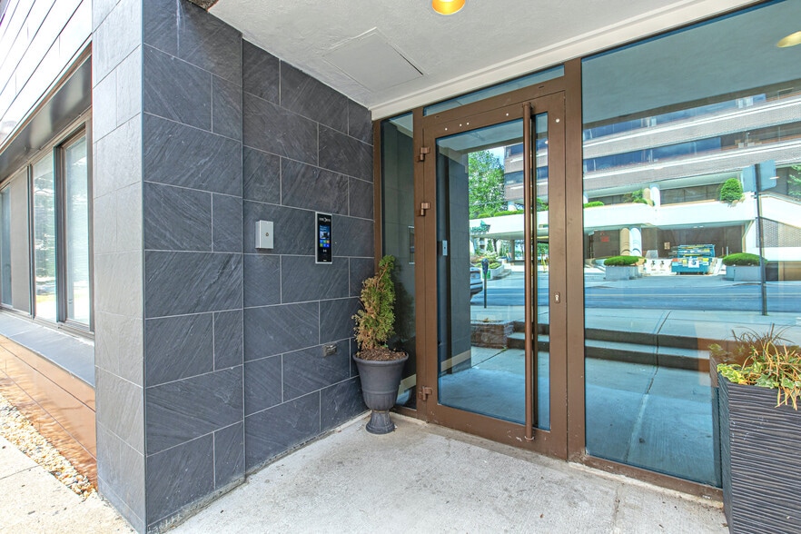 Building Photo - 700 Roeder Rd