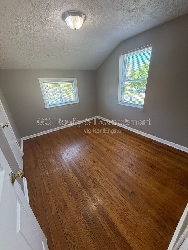 Building Photo - 9951 S Oglesby Ave