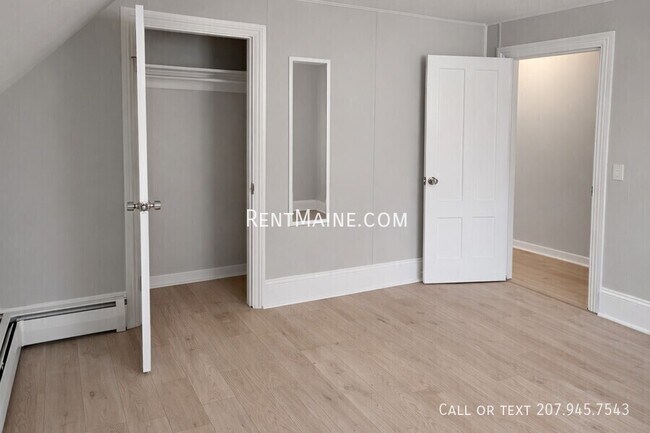 Building Photo - 254 Elm St