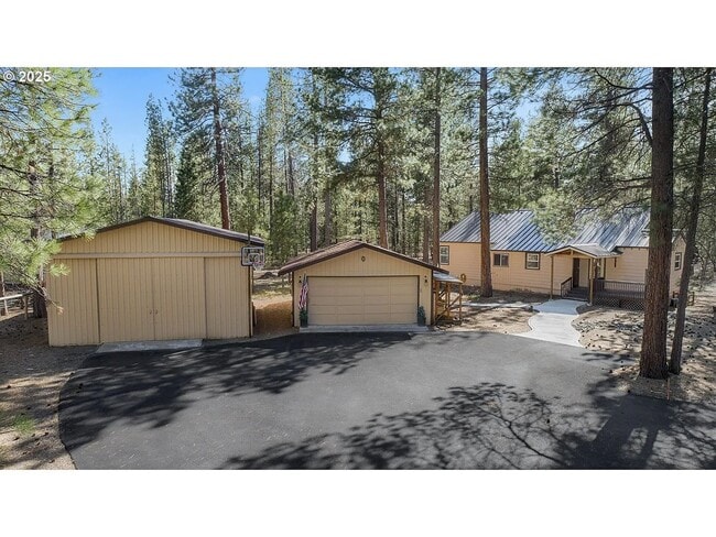 Building Photo - Charming Historic 2 Bed Home + Bonus Room ...