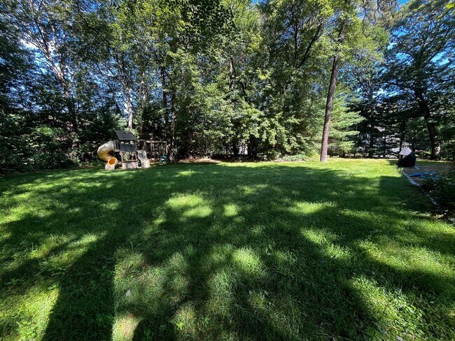 Building Photo - Spacious & Serene 4 Bedroom Country Contem...