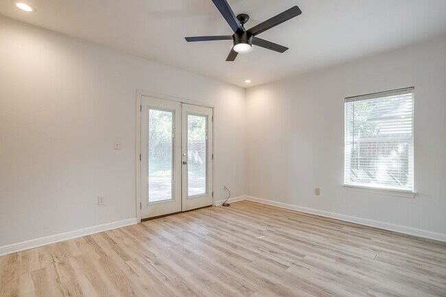 Building Photo - 3211 Montague St