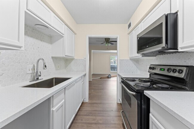 Building Photo - 1076 Willow Oaks Cir