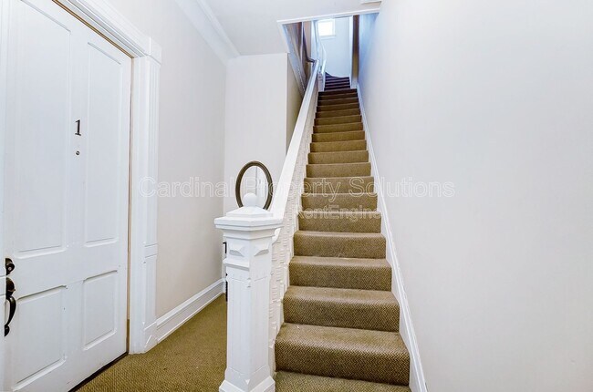 Building Photo - 2114 Kemper Ln