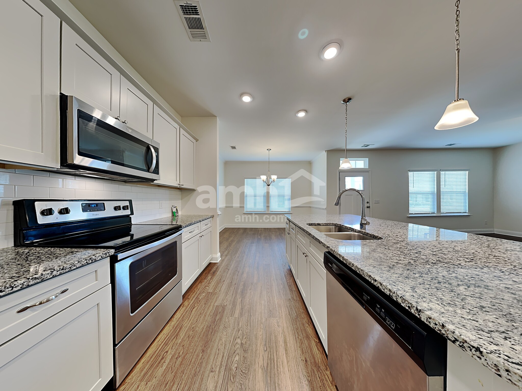 Building Photo - 215 Dogwood Cir