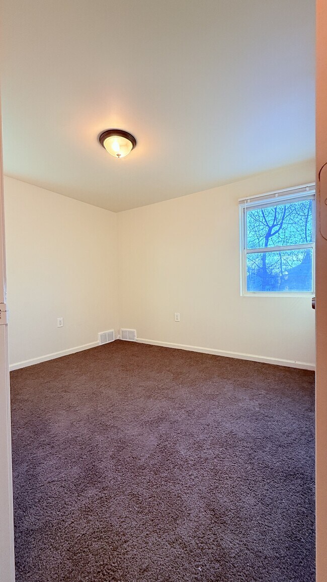 Building Photo - 20619 W Chicago