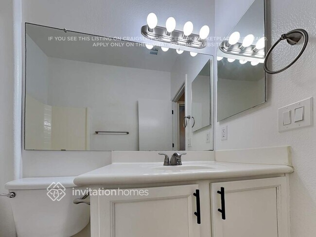 Building Photo - 10908 E Boston St