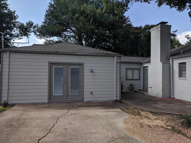 Building Photo - Charming and well-maintained home in the highly desirable Lakewood area of Dallas!