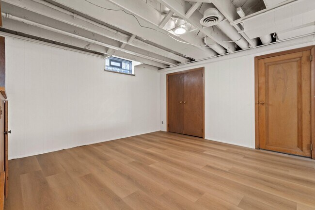 Building Photo - 4918 N Berkeley Blvd