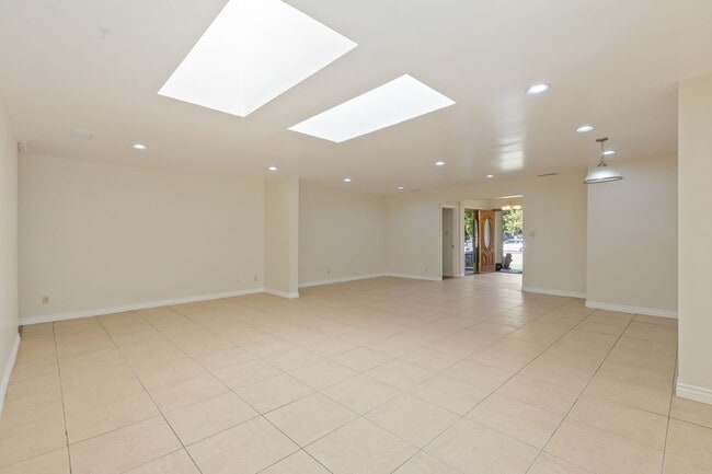 Building Photo - Spacious Mission Hills Home – Modern Comfort in a Prime Location!