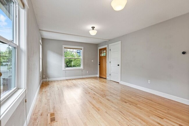 Building Photo - 4908 NE 9th Ave