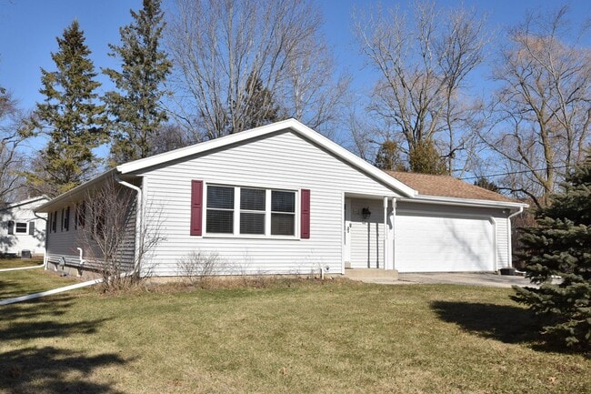 Building Photo - 1538 W Liebau Rd