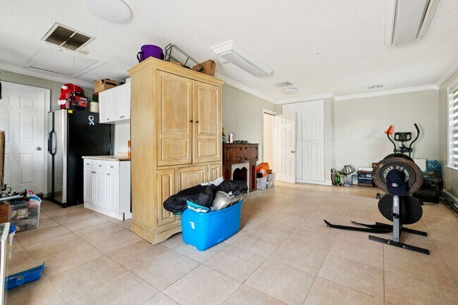 Building Photo - 2544 Cedarlawn Dr