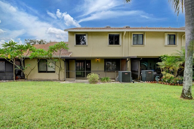 Building Photo - 1105 Maplewood Dr