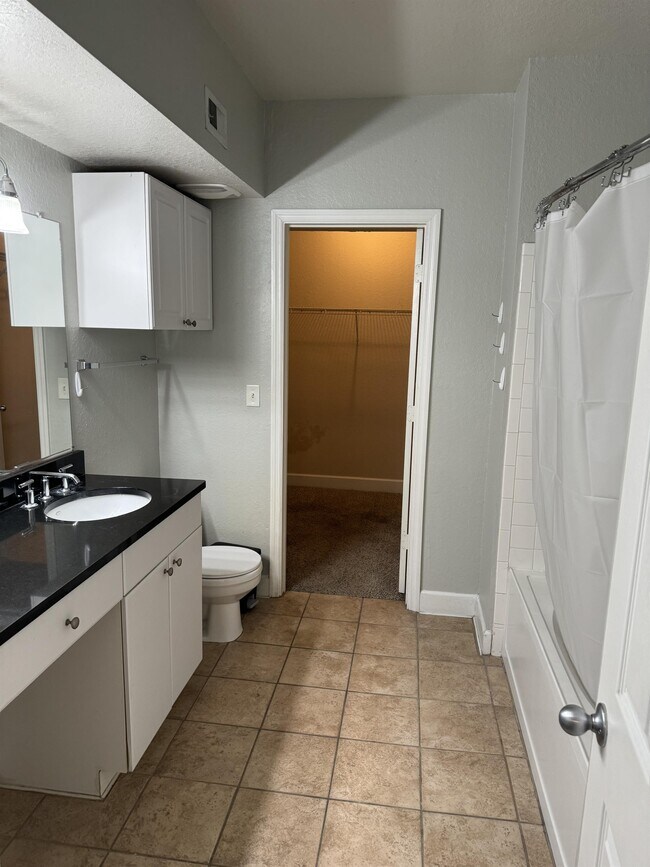 Building Photo - 204 E South St