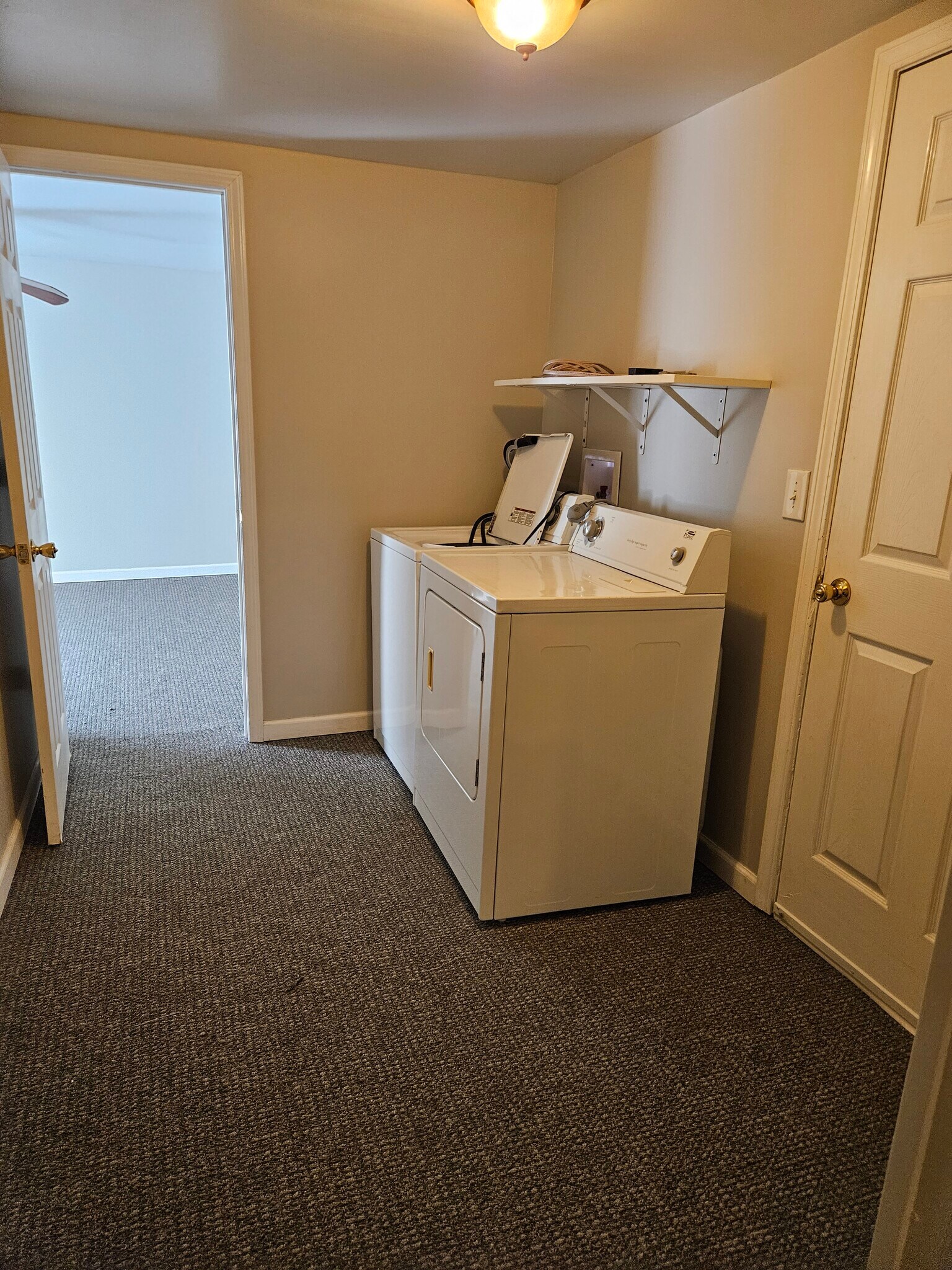 Building Photo - 211 N. New St., Apt. 4