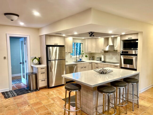 Building Photo - 2169 Imperial Point Dr