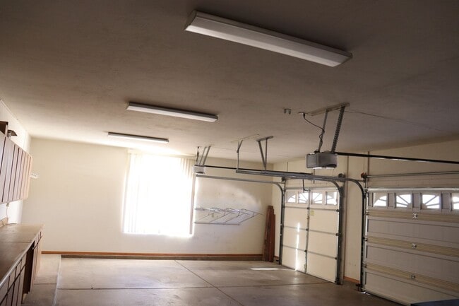 Building Photo - Golf Course Location