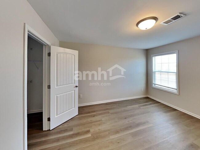 Building Photo - 908 Beverly Ct