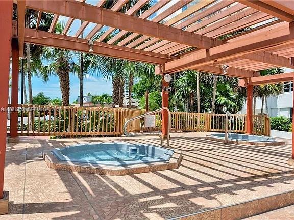 Building Photo - 905 Brickell Bay Dr