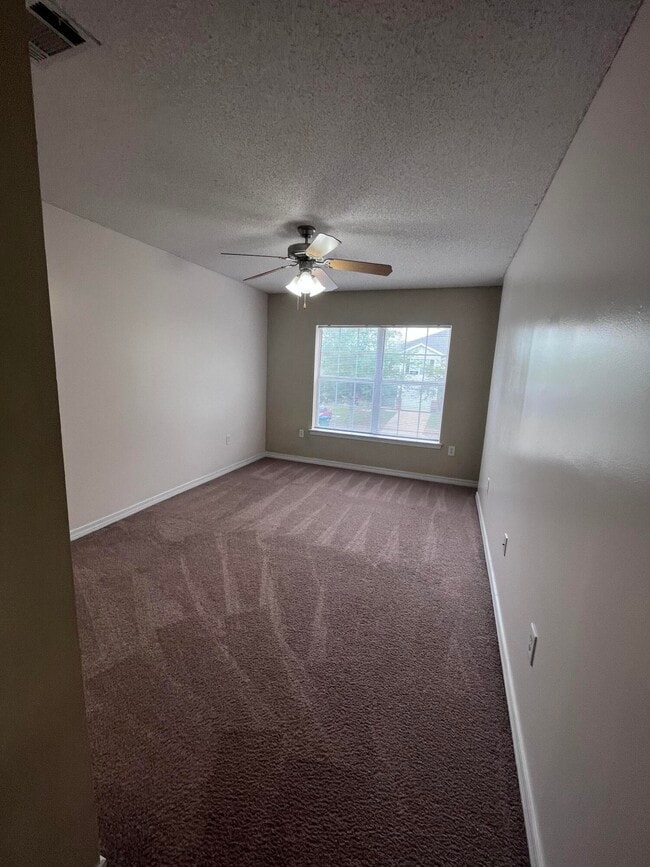 Building Photo - 211 Johnson Ct