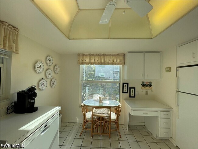 Building Photo - 254 6th Ave S