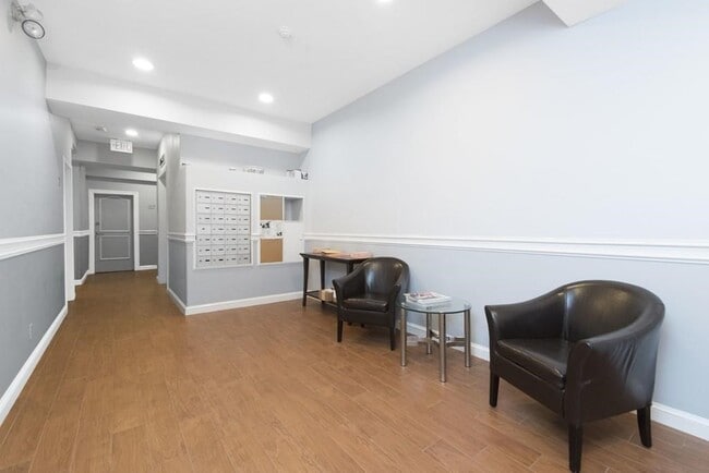 Building Photo - 19 Wiget St