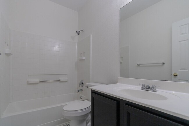 Building Photo - 702 Pampas Ricas Dr