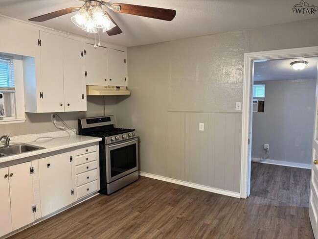 Building Photo - 2015 Polk St