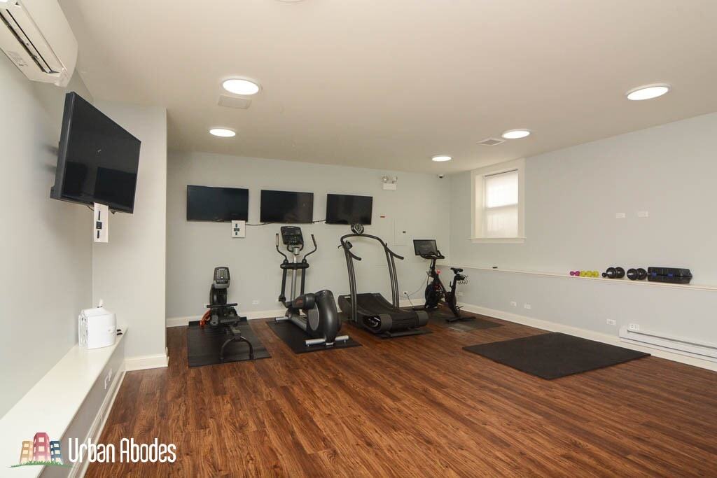 Building Photo - 818 W Lakeside Pl