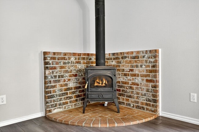 Building Photo - 13525 SW Roan Ct