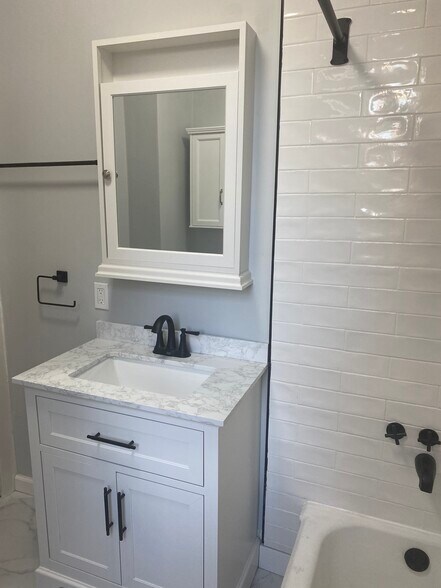 Building Photo - 6443 N Broad St