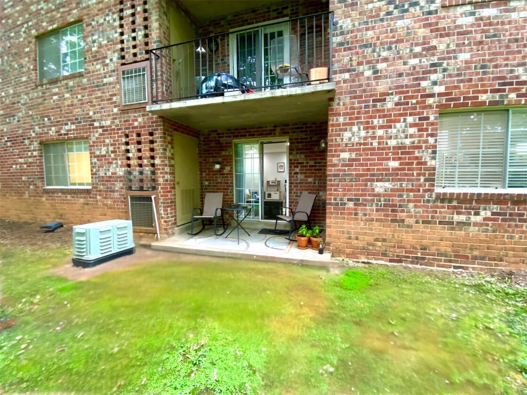 Building Photo - 1533 Colonial Dr