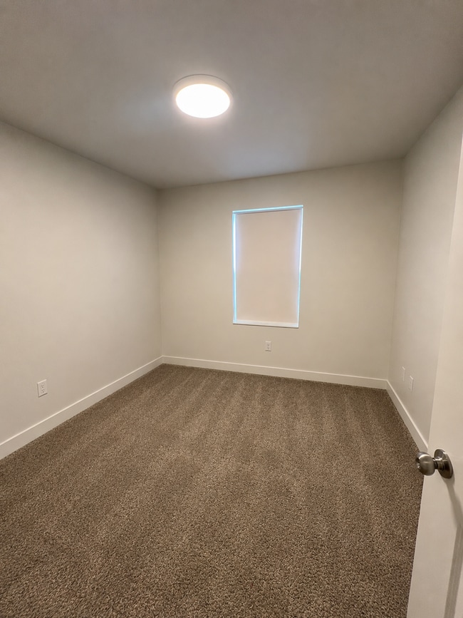 Building Photo - East Helena Rental