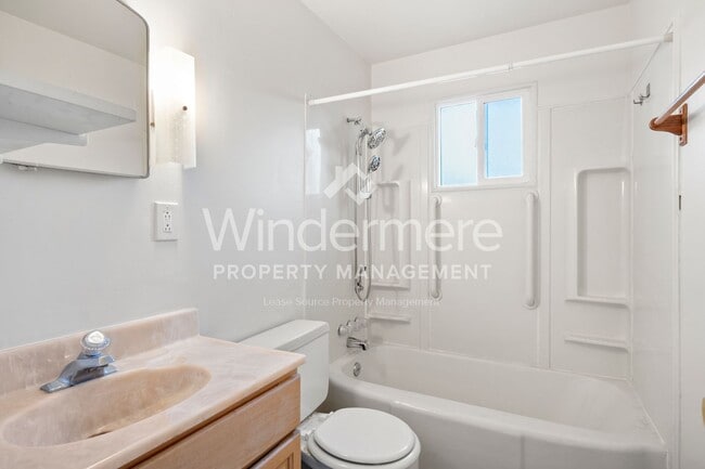 Building Photo - ***COMING SOON***Darling 2 bedroom, 1 bath Home In Spokane