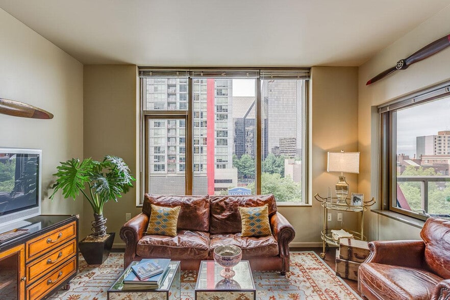 Building Photo - 2101 6th Ave