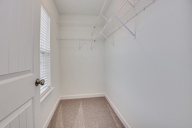 Building Photo - 926 Holbrook Dr