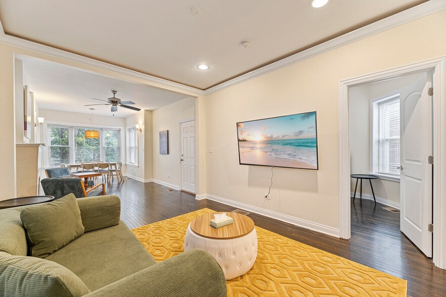 Building Photo - 1351 N Lawndale Ave