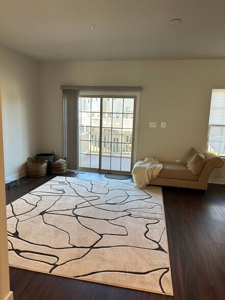 Living room - 10520 Norbourne Farm Rd
