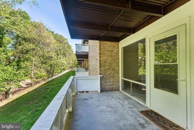 Building Photo - 575 Wilson Bridge Dr