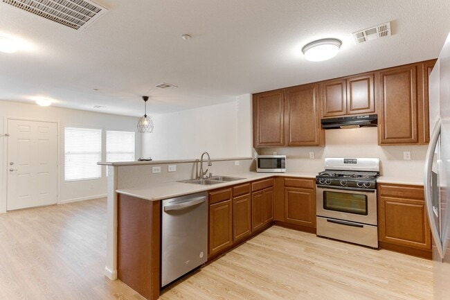 Building Photo - Charming 3-Bedroom Townhome in 89044 with Gated Porch, Walk-In Pantry & Spacious Primary Suite