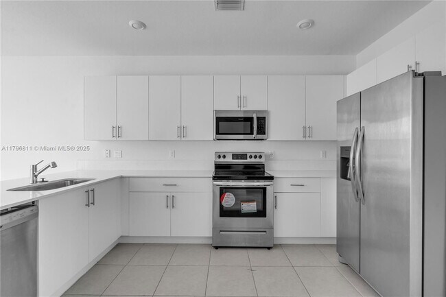 Building Photo - 209 SW 159th Dr