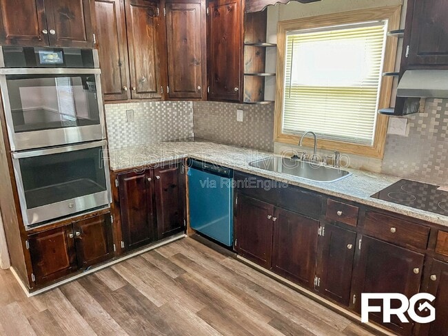 Building Photo - 435 Frank St