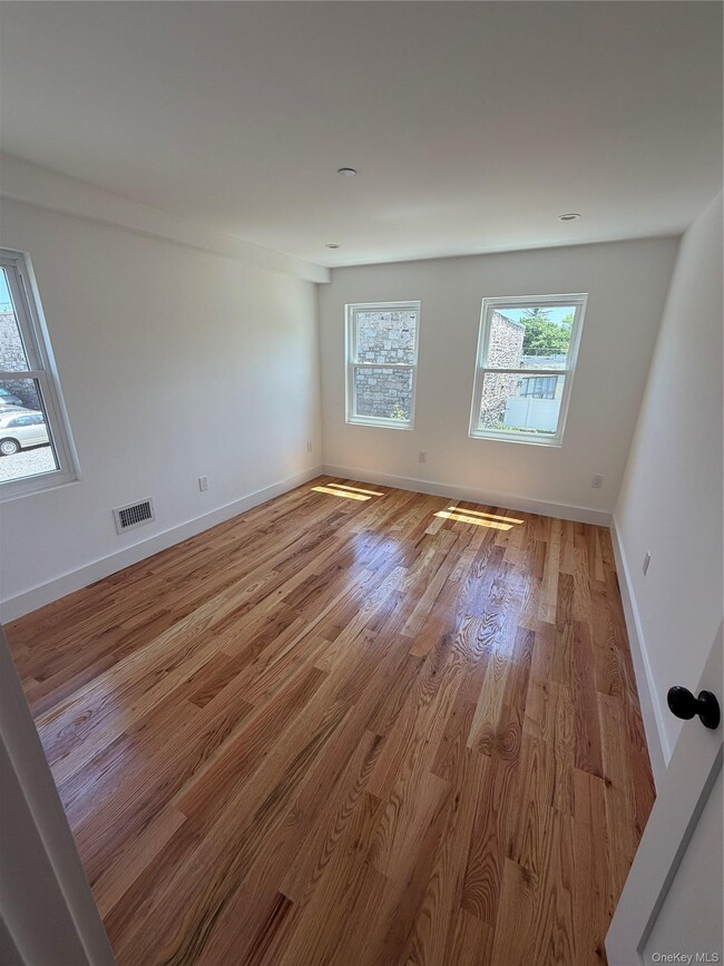 Building Photo - 342 E 234th St