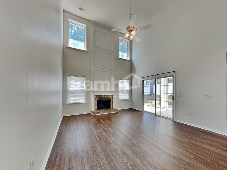 Building Photo - 125 Fairford Dr