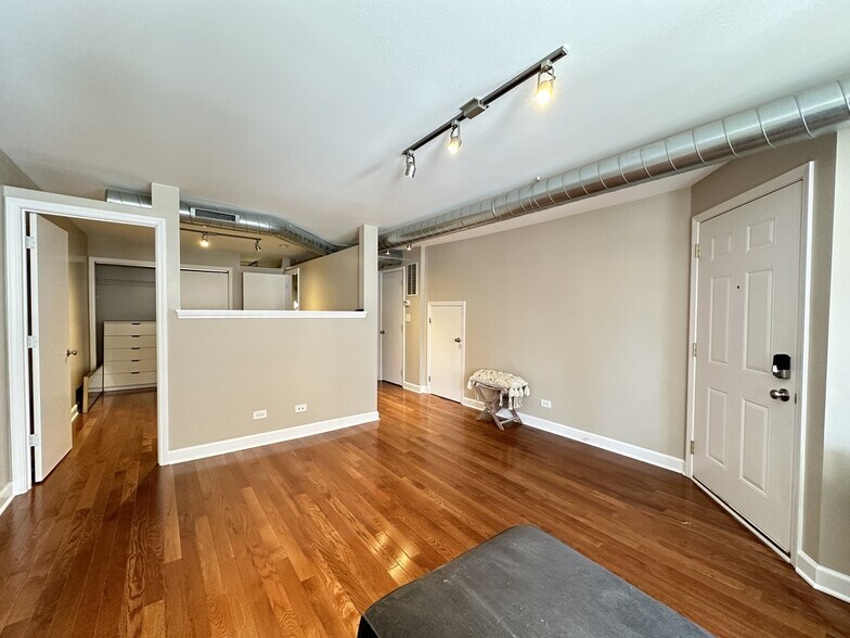 Building Photo - 674 N Orleans St