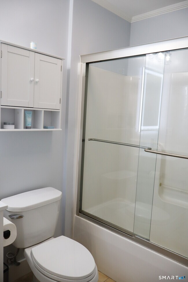 Building Photo - 25 W Silver St